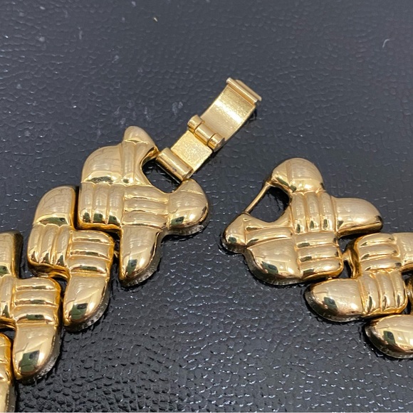 Vintage Unsigned Gold-tone S Chain Link Fold Over Clasp 18” Necklace - Picture 7 of 12